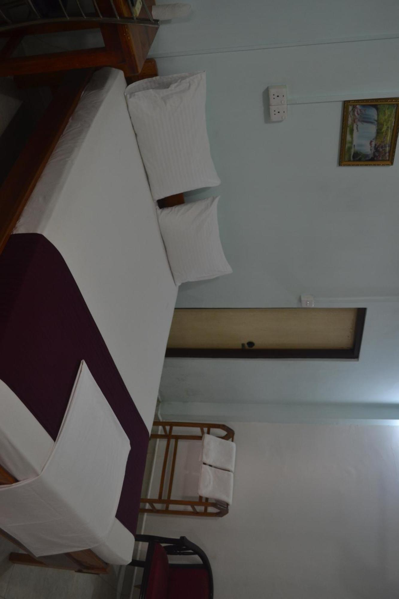Gnaanams Hotel And Restaurant Джафна Екстериор снимка