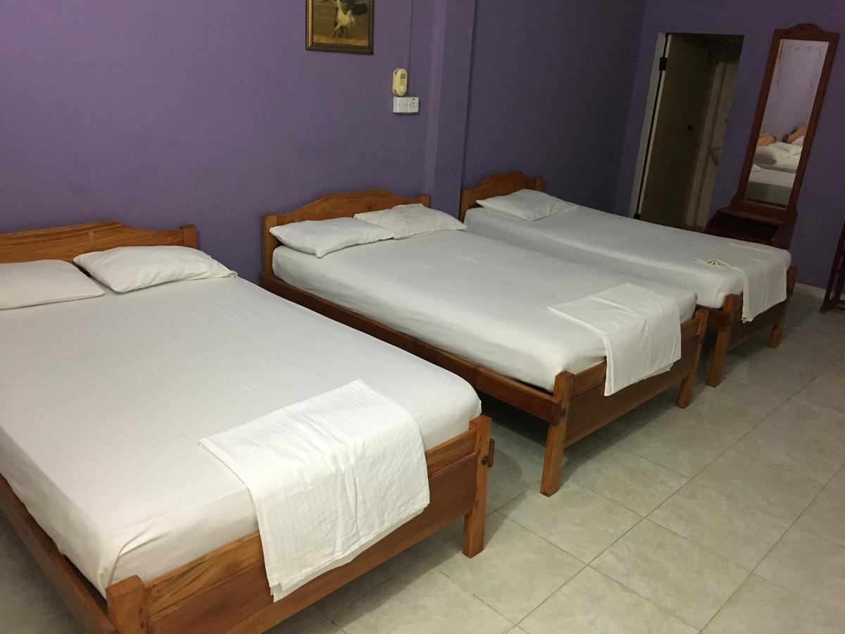 Gnaanams Hotel And Restaurant Джафна Екстериор снимка