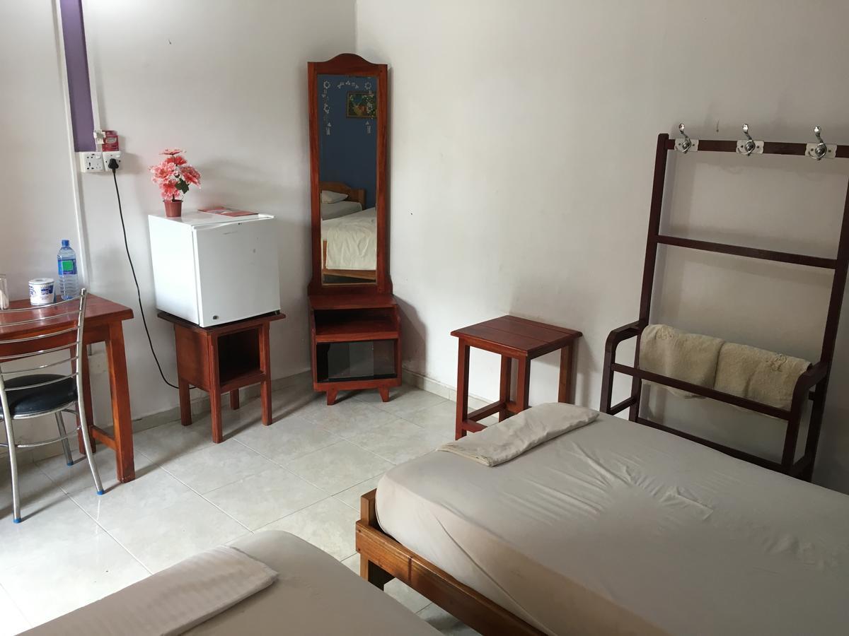 Gnaanams Hotel And Restaurant Джафна Екстериор снимка