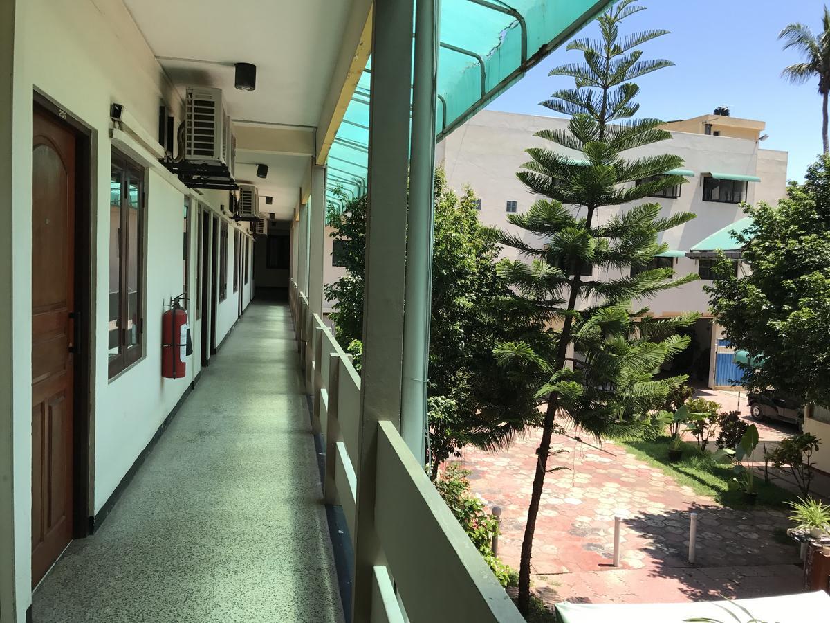 Gnaanams Hotel And Restaurant Джафна Екстериор снимка