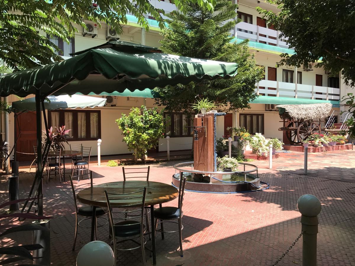 Gnaanams Hotel And Restaurant Джафна Екстериор снимка