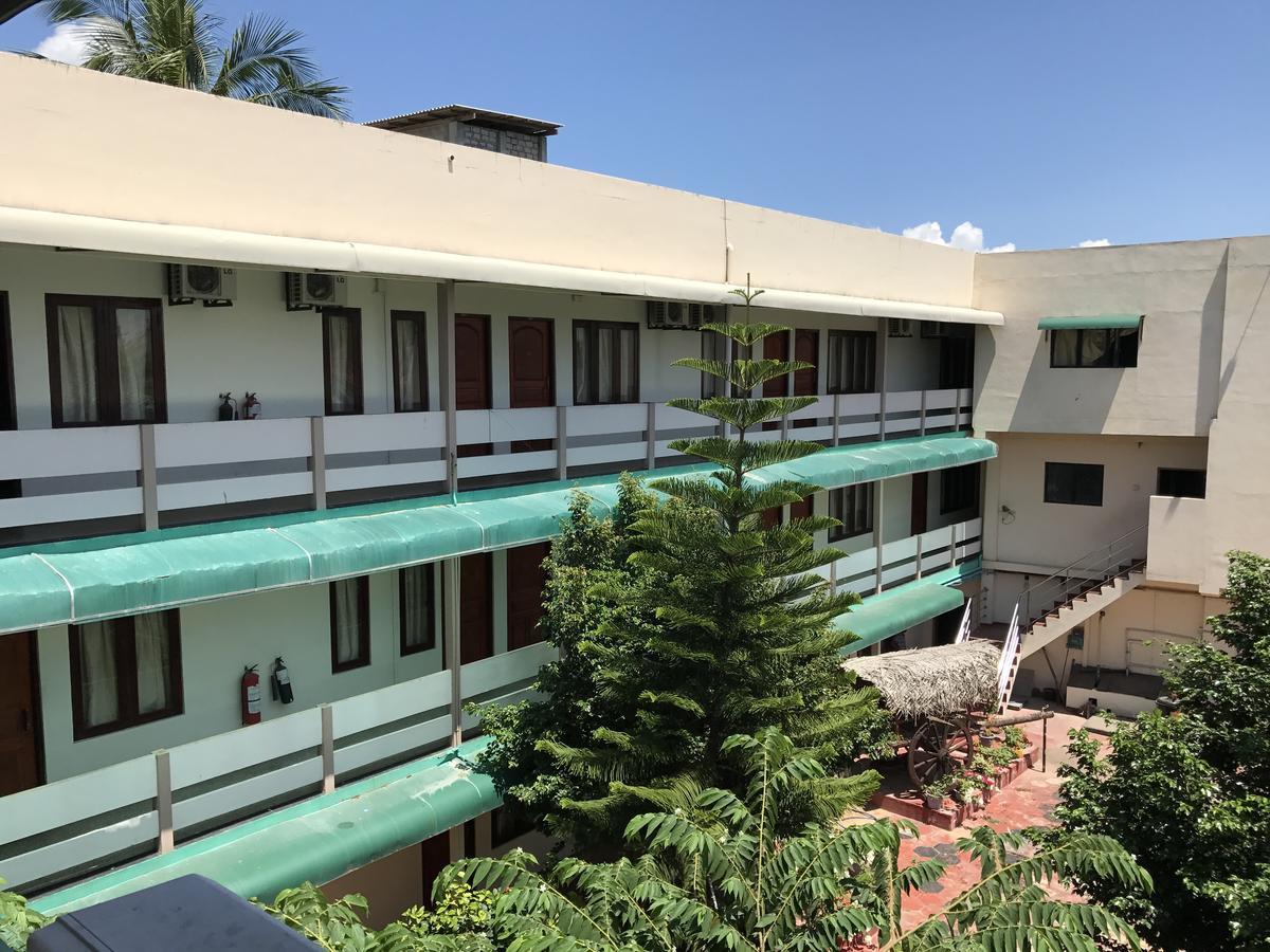 Gnaanams Hotel And Restaurant Джафна Екстериор снимка