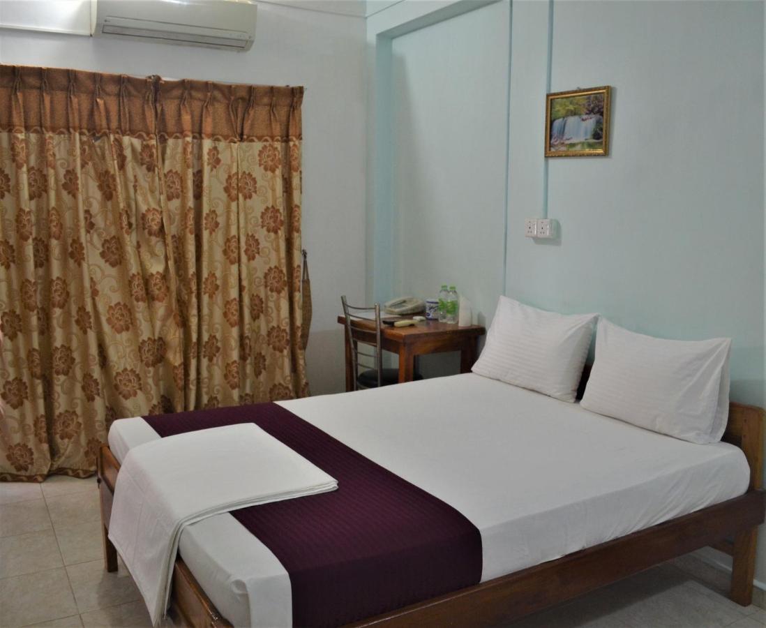 Gnaanams Hotel And Restaurant Джафна Екстериор снимка